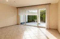 Wohnzimmer mit Blick zur Terrasse