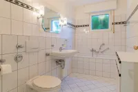 Bad mit Badewanne