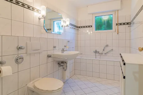 Bad mit Badewanne