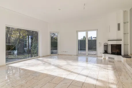 Wohnzimmer mit Kamin