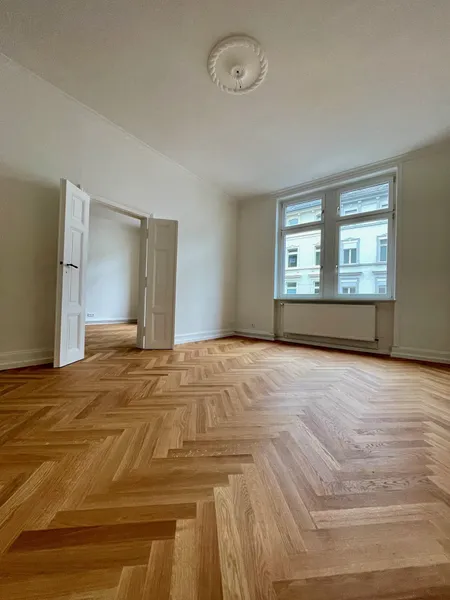 PROVISIONSFREI 🏠 Traumhaft renovierte Altbau-Wohnung mit Sonnenbalkon und Eiche-Parkett