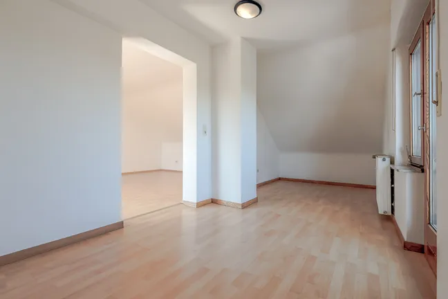Durchgangszimmer DG