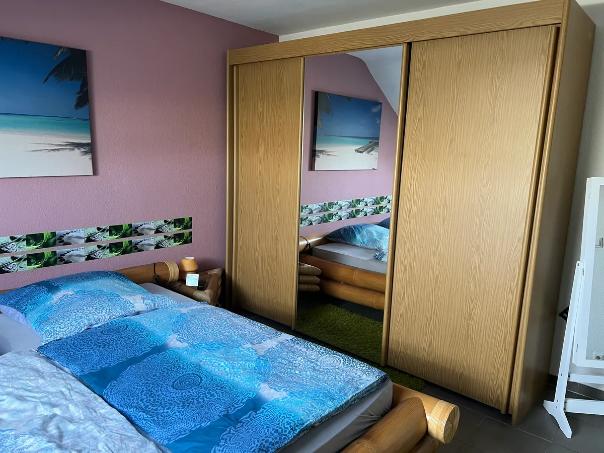 Schlafzimmer 1