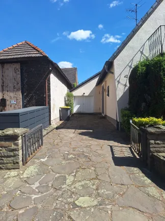 Einfahrt / Garage