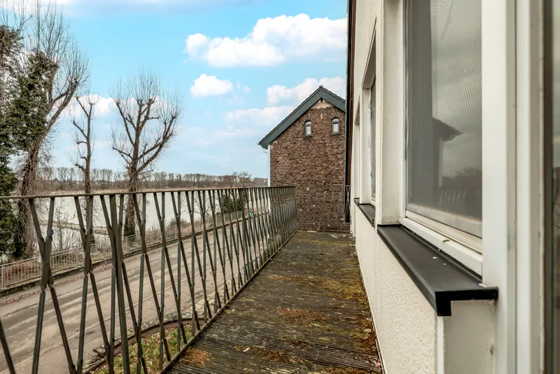 Balkon Straßenseite