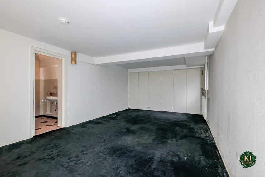 Zimmer 1 KG