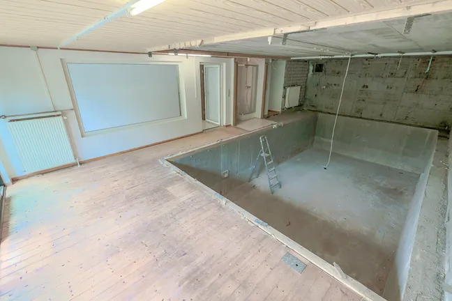 Swimmingpool UG
