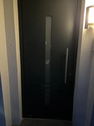 Erneuerte Haustüranlage