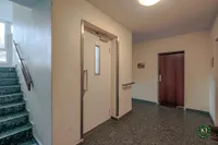 Treppenhaus/Aufzug