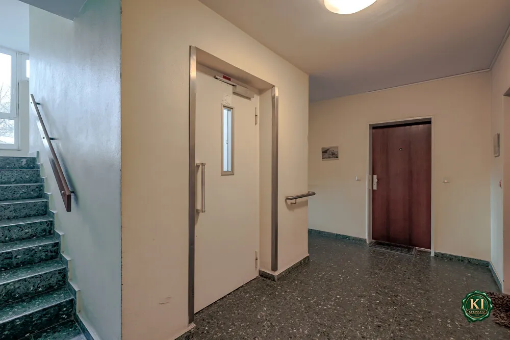 Treppenhaus/Aufzug