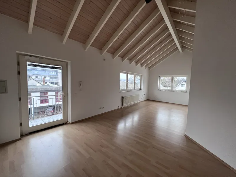 2-Zimmer-Dachgeschoss-Wohnung mit hohen Decken in Oberpleis - Photo 2