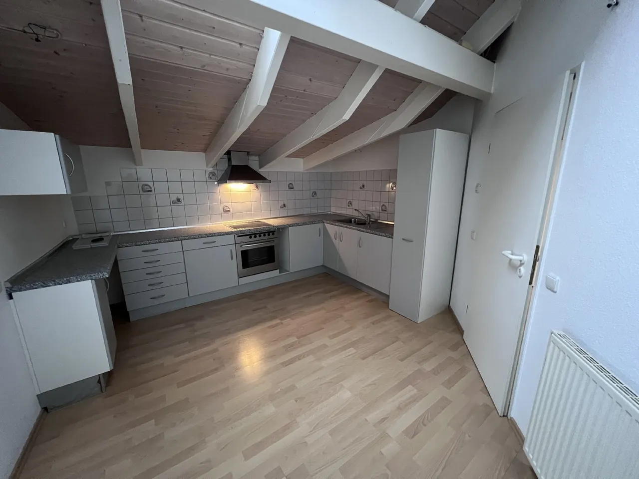 2-Zimmer-Dachgeschoss-Wohnung mit hohen Decken in Oberpleis - Foto 3