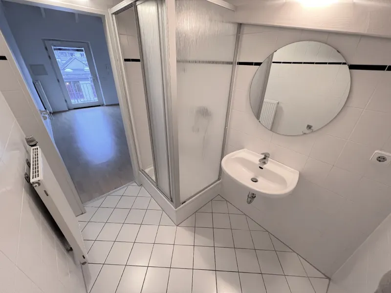 2-Zimmer-Dachgeschoss-Wohnung mit hohen Decken in Oberpleis - Photo 5
