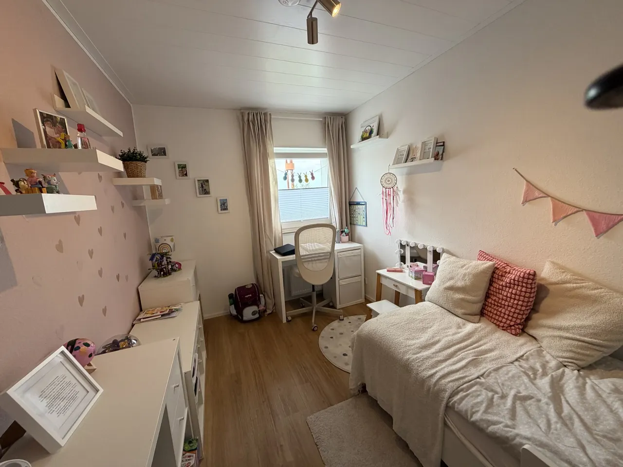 Moderne 4-Zimmer-Dachgeschosswohnung mit 2 Balkonen - Photo 3