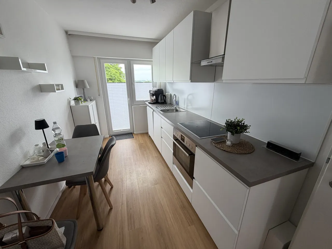 Moderne 4-Zimmer-Dachgeschosswohnung mit 2 Balkonen - Photo 5