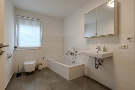 Bad Einliegerwohnung UG