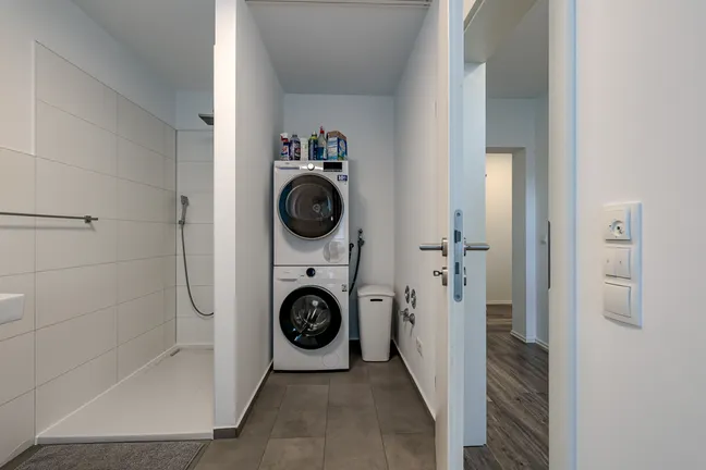 Bad Einliegerwohnung UG