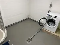 Hauswirtschaftsraum mit Dusche