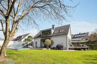 Exklusives Einfamilienhaus mit Pool und großzügigem Garten