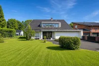 Doppelte Chance im Grünen - Wohnen mit Pool & Bauen am Waldrand