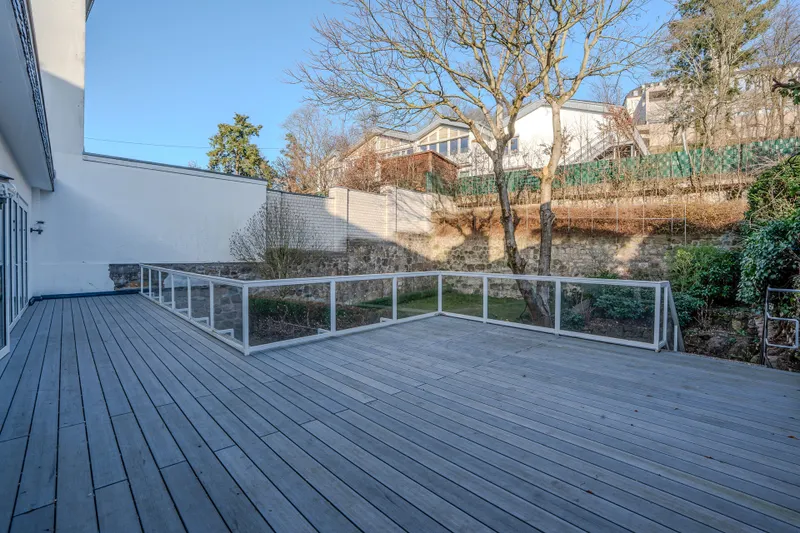 Direkt im Zentrum: 4-Zimmer-Wohnung mit großzügiger Terrasse und viel Wohnfläche