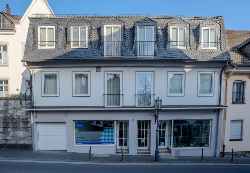 Direkt im Zentrum: 4-Zimmer-Wohnung mit großzügiger Terrasse und viel Wohnfläche