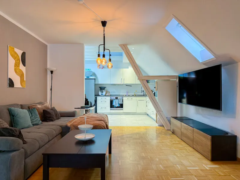 4-Zimmer-Wohnung mit Loggia und Garage – zentrale Lage !