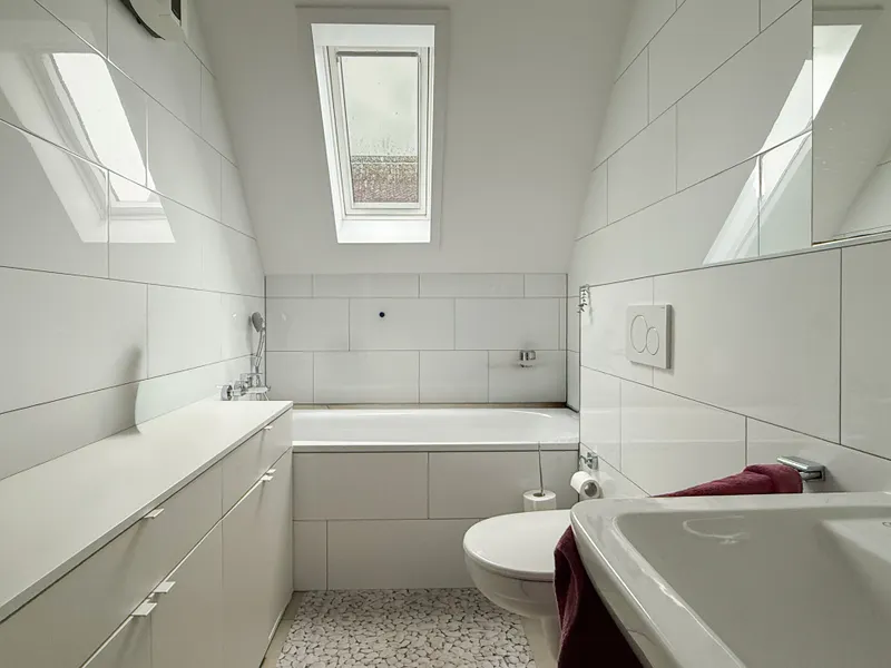 4-Zimmer-Wohnung mit Loggia und Garage – zentrale Lage !