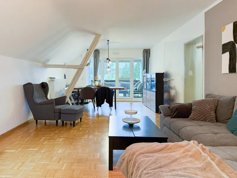 4-Zimmer-Wohnung mit Loggia und Garage – zentrale Lage !