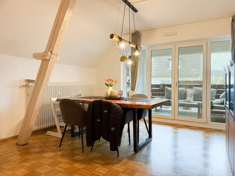 4-Zimmer-Wohnung mit Loggia und Garage – zentrale Lage !