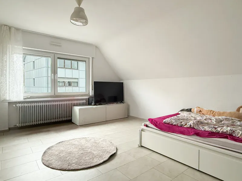 4-Zimmer-Wohnung mit Loggia und Garage – zentrale Lage !
