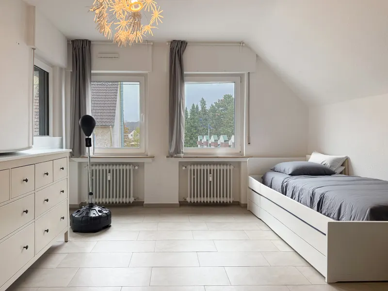4-Zimmer-Wohnung mit Loggia und Garage – zentrale Lage !