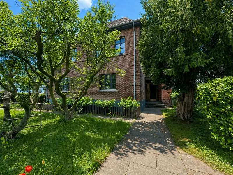 Schöne 2 Zimmer Wohnung mit Gartennutzung und Stellplatz!