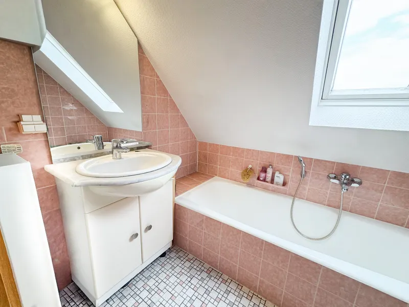 Schöne 2 Zimmer Wohnung mit Gartennutzung und Stellplatz!