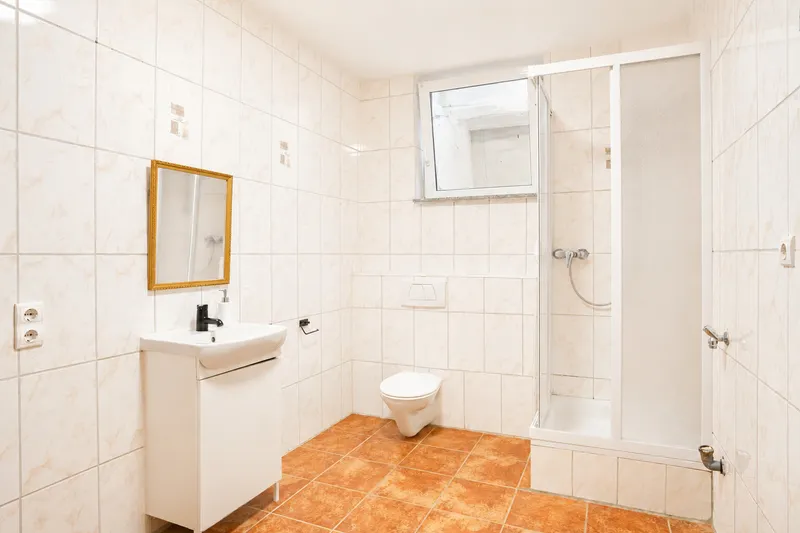 Schön geschnittene 2-Zimmer Souterrain-Wohnung in ruhiger Wohngegend! - Foto 1