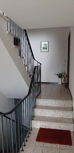 das gepflegte Treppenhaus