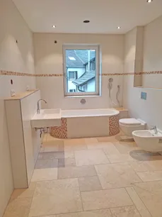 Teilansicht Badezimmer 1