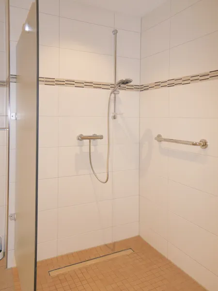 Behindertengerechtes Badezimmer 