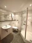Modernes Duschbad