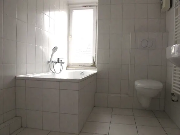 ...mit Wannenbad dahinter