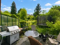 Terrasse und Grün