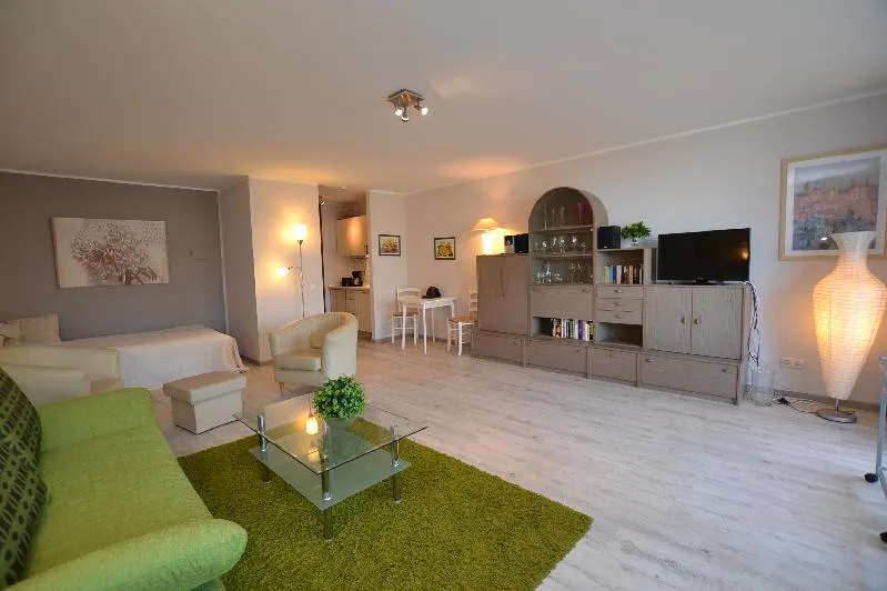Nah bei Düsseldorf: Vollmöbliertes Apartment - Pool und Sauna im Haus - Erkrath-Unterfeldhaus - Photo 2
