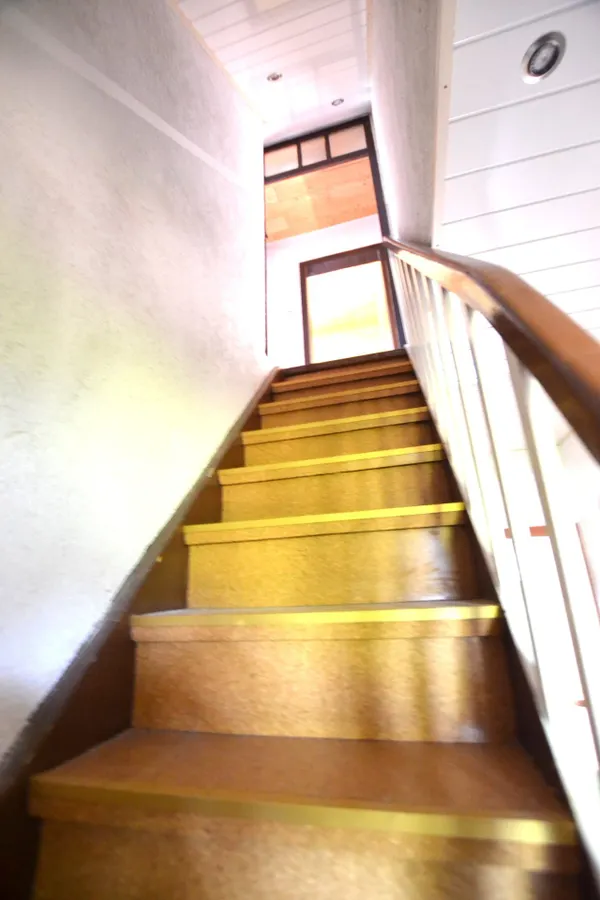 Treppe zum Obergeschoss