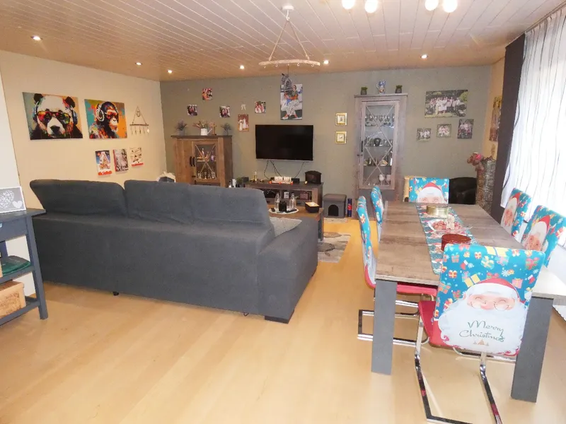 Geräumige 3-Zimmer-Wohnung mit großem Sonnenbalkon im Zweifamilienhaus - Foto 1