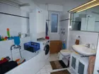 Badezimmer mit Wanne und Dusche