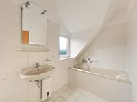 Bad mit Dusche und Wanne