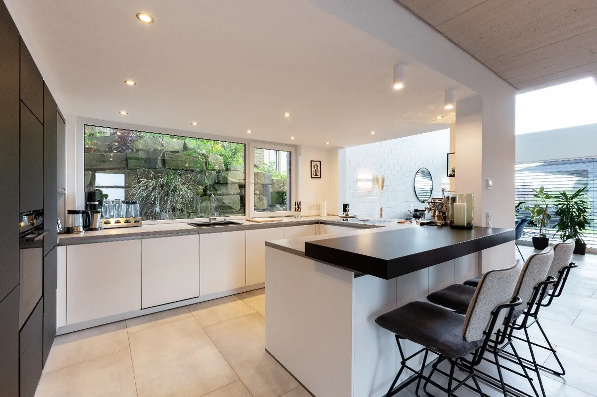 Moderne offene Küche