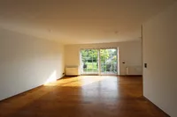 EG: Wohnraum mit angrenzender Küch