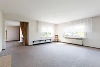 großzügiges Wohnzimmer