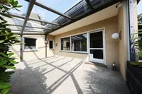 überdachte Terrasse am Wohnzimmer